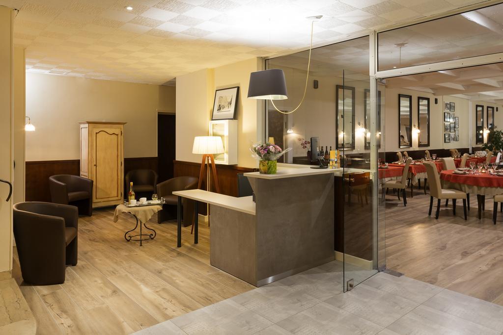 Logis Hotel Restaurant Les Cedres Joyeuse Exteriér fotografie