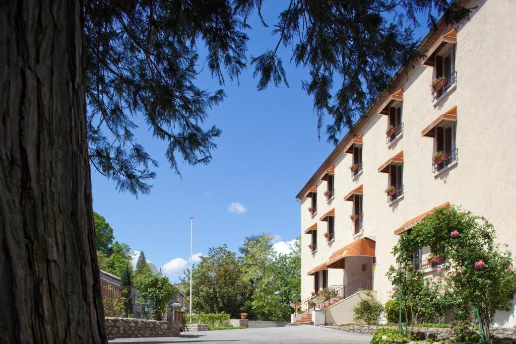 Logis Hotel Restaurant Les Cedres Joyeuse Exteriér fotografie
