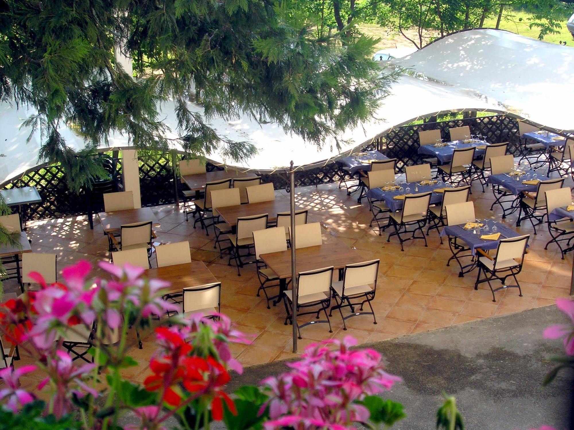 Logis Hotel Restaurant Les Cedres Joyeuse Exteriér fotografie